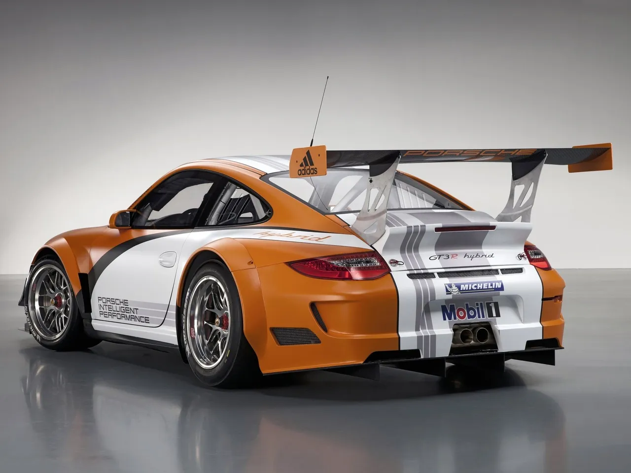Porsche 911 GT3 R Hybrid 2.0 (2011) - Rear Three-Quarter