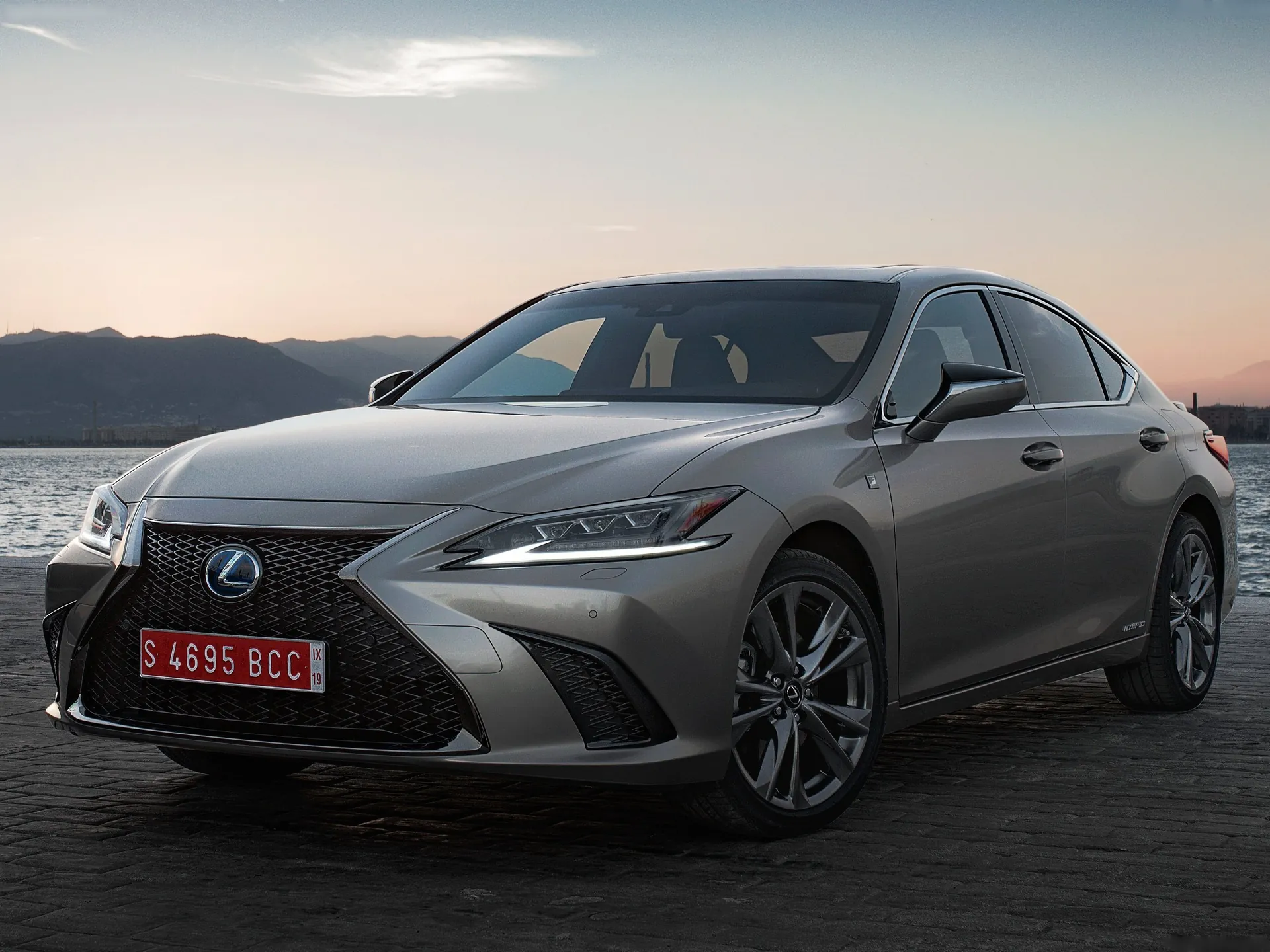 Lexus ES [EU] (2019)