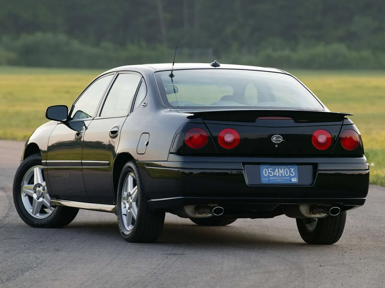 Chevrolet Impala SS (2004) – zadní tříčtvrteční pohled