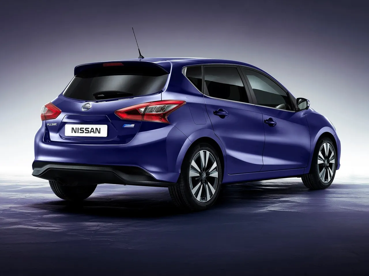 Nissan Pulsar (2015) – zadní tříčtvrteční pohled
