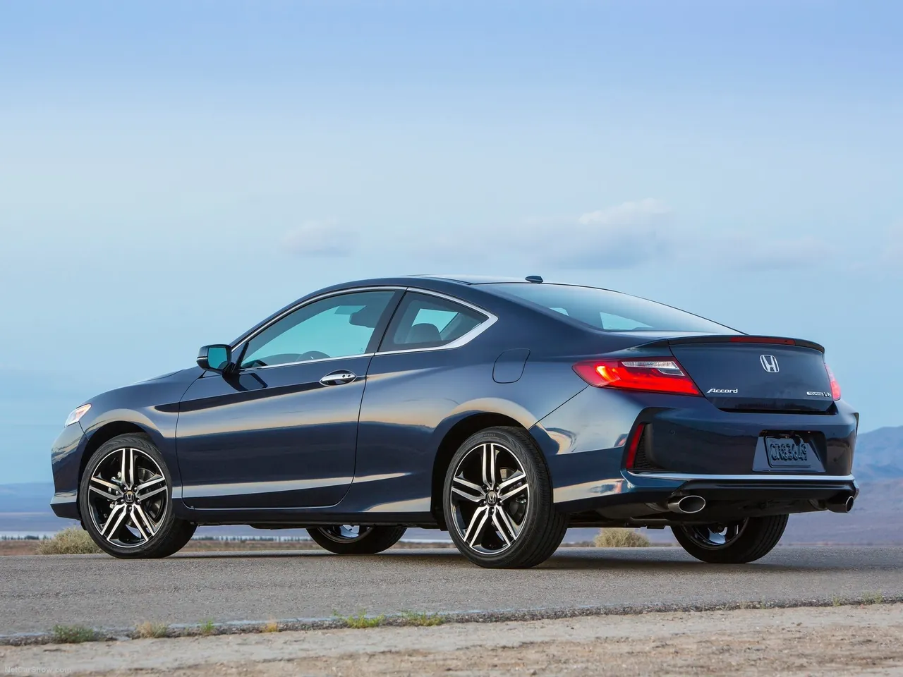 Honda Accord Coupe (2016) - Rear Three-Quarter