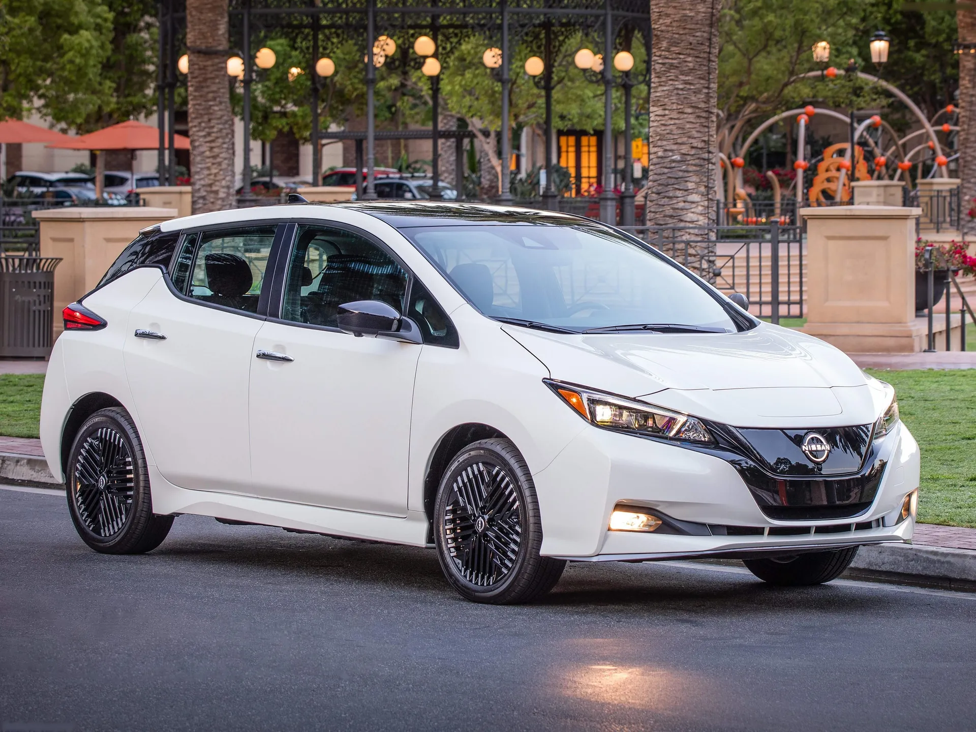 Nissan Leaf [US] (2023)