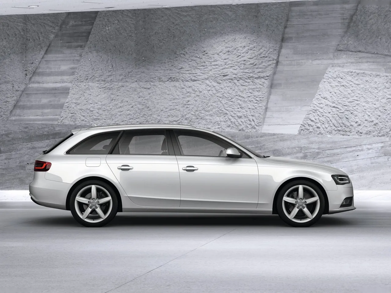 Audi A4 Avant (2013) – boční profil