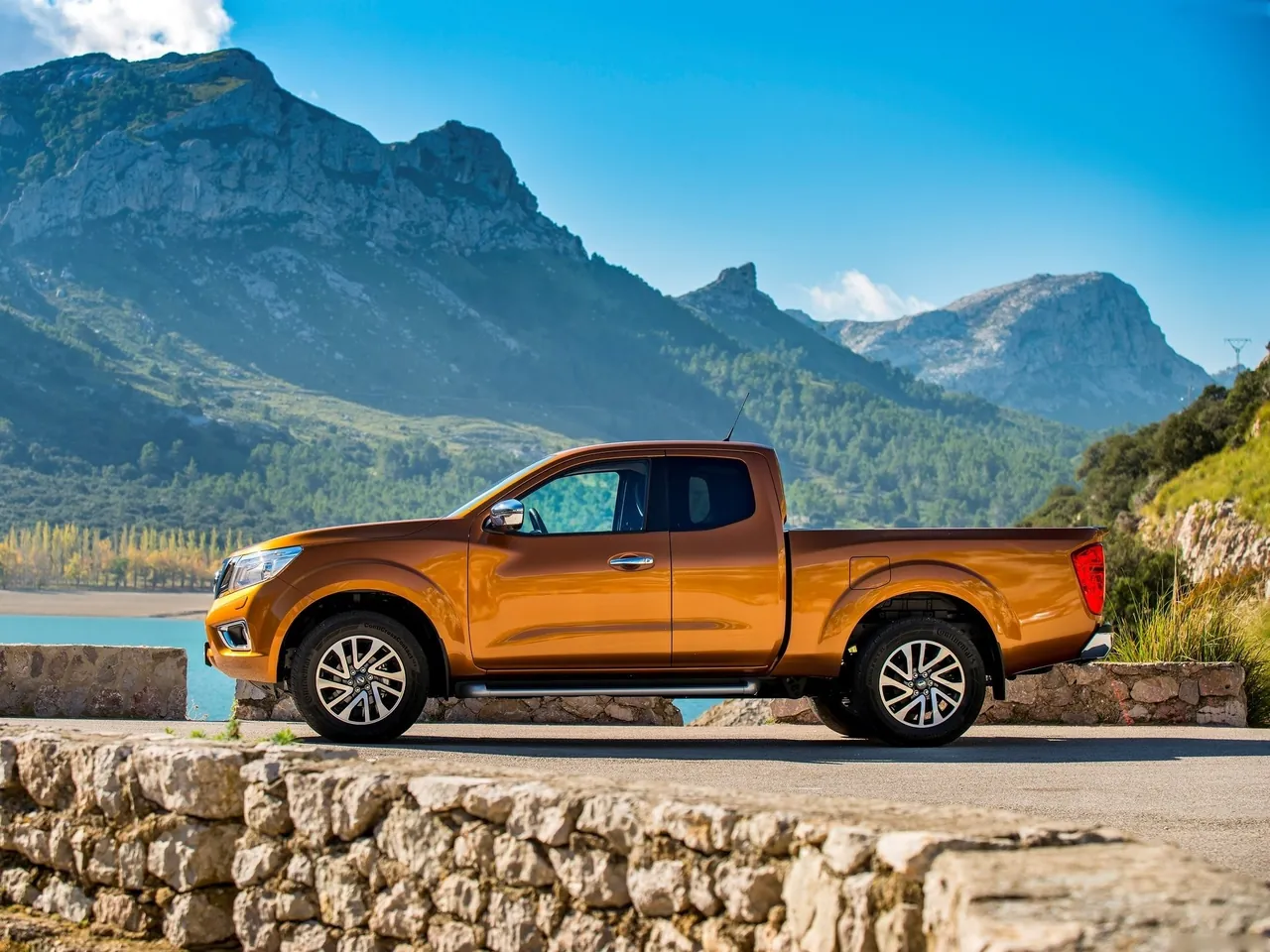 Nissan NP300 Navara (2016) – boční profil
