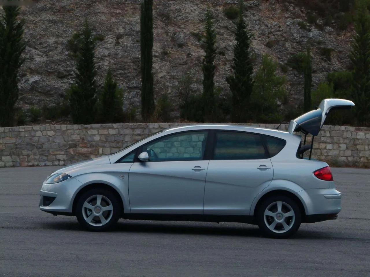 Seat Toledo (2005) – boční profil