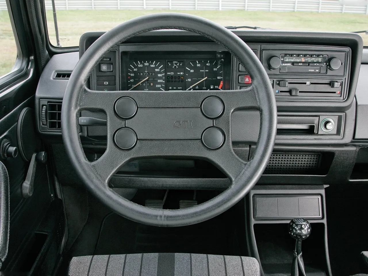 Volkswagen Golf GTI Pirelli (1983) - Interior