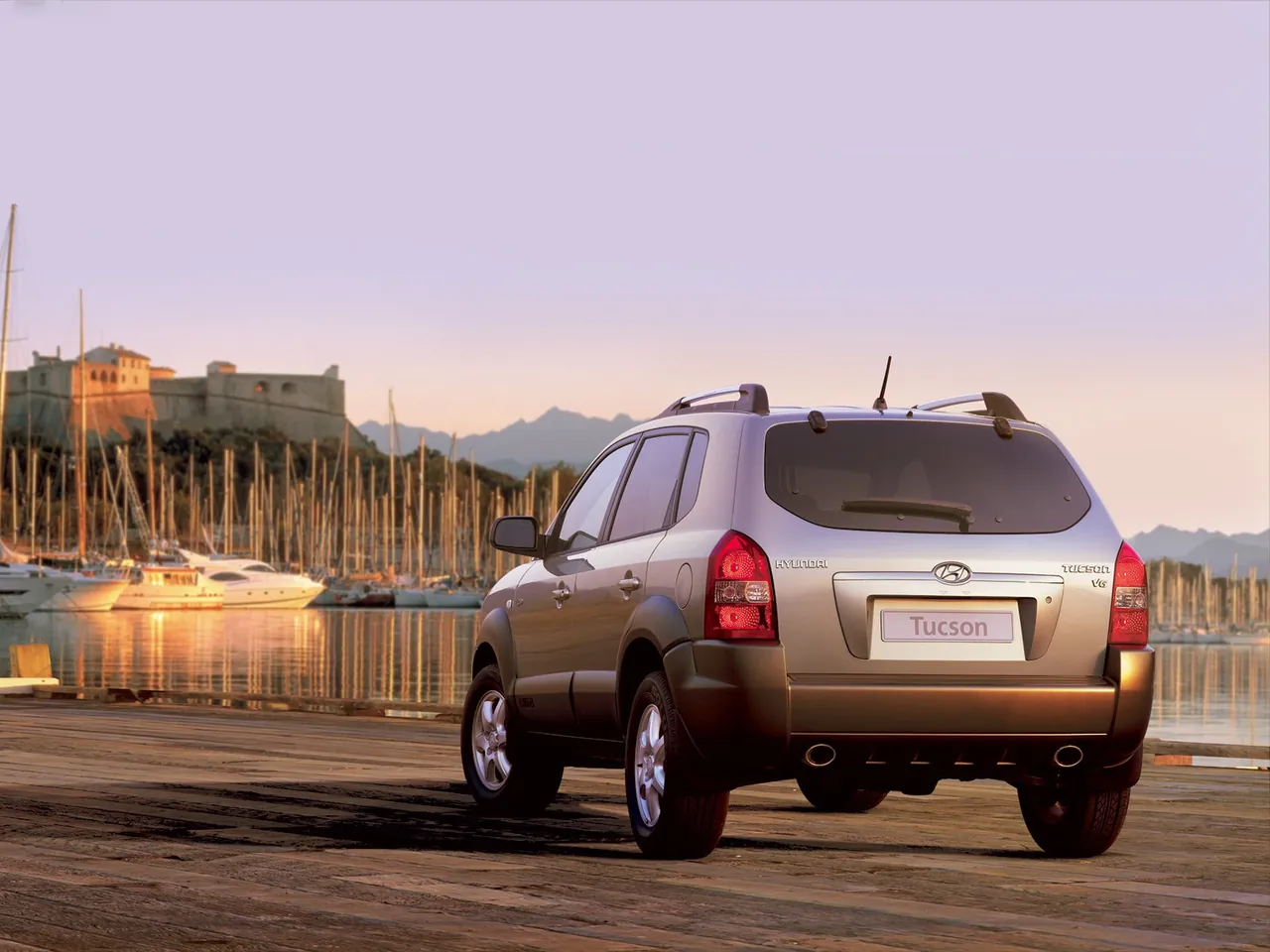 Hyundai Tucson (2005) - Rear Three-Quarter