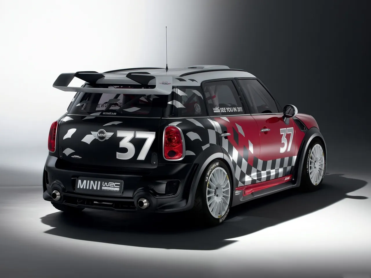 Mini WRC (2011) – zadní tříčtvrteční pohled