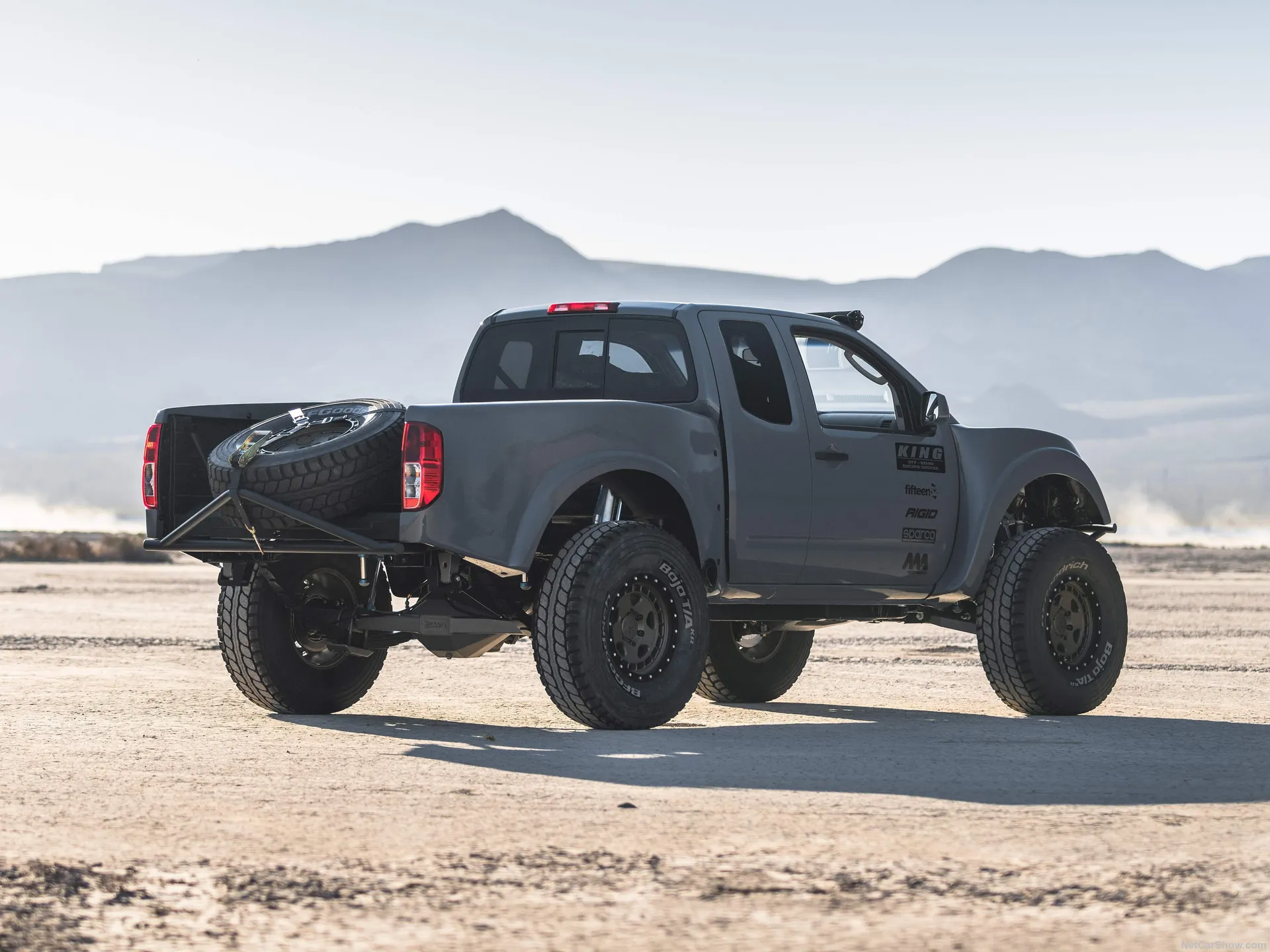 Nissan Frontier Desert Runner Concept (2019) – zadní tříčtvrteční pohled