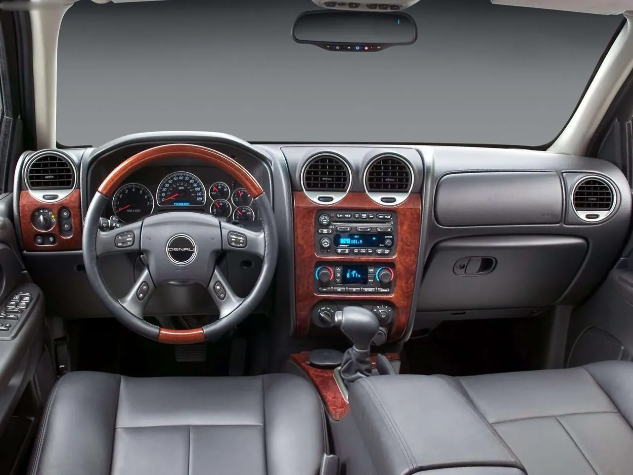GMC Envoy Denali (2005) – interiér