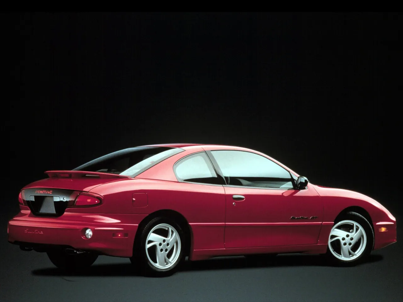 Pontiac Sunfire (2000) – zadní tříčtvrteční pohled