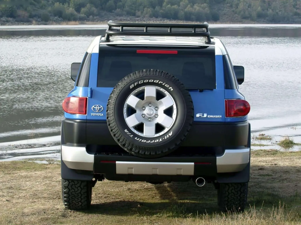 Toyota FJ Cruiser (2007) - Rear