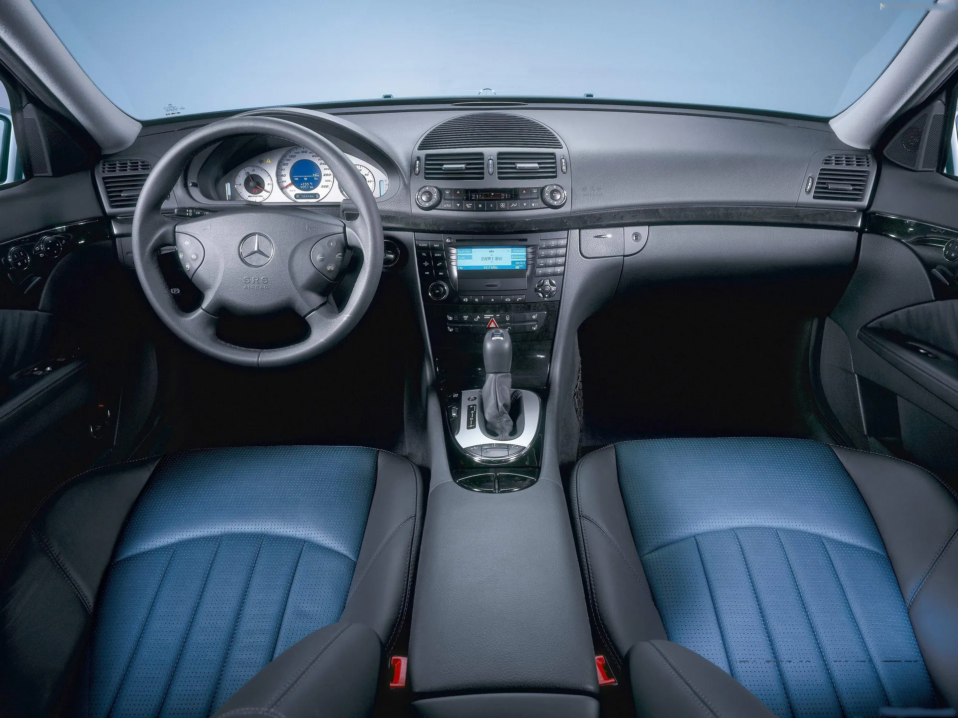 Mercedes-Benz E55 AMG (2003) - Interior