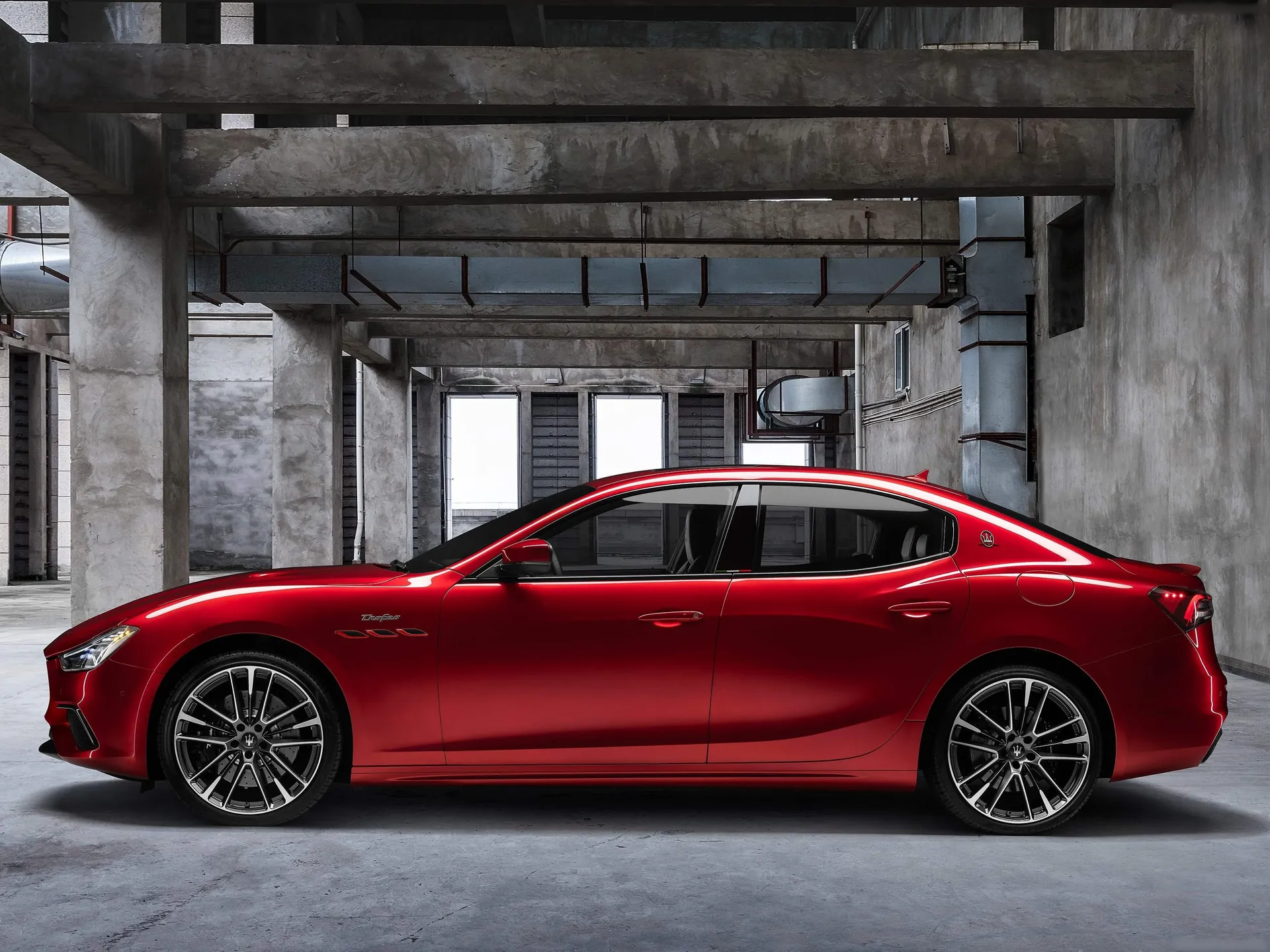 Maserati Ghibli Trofeo (2021) – boční profil