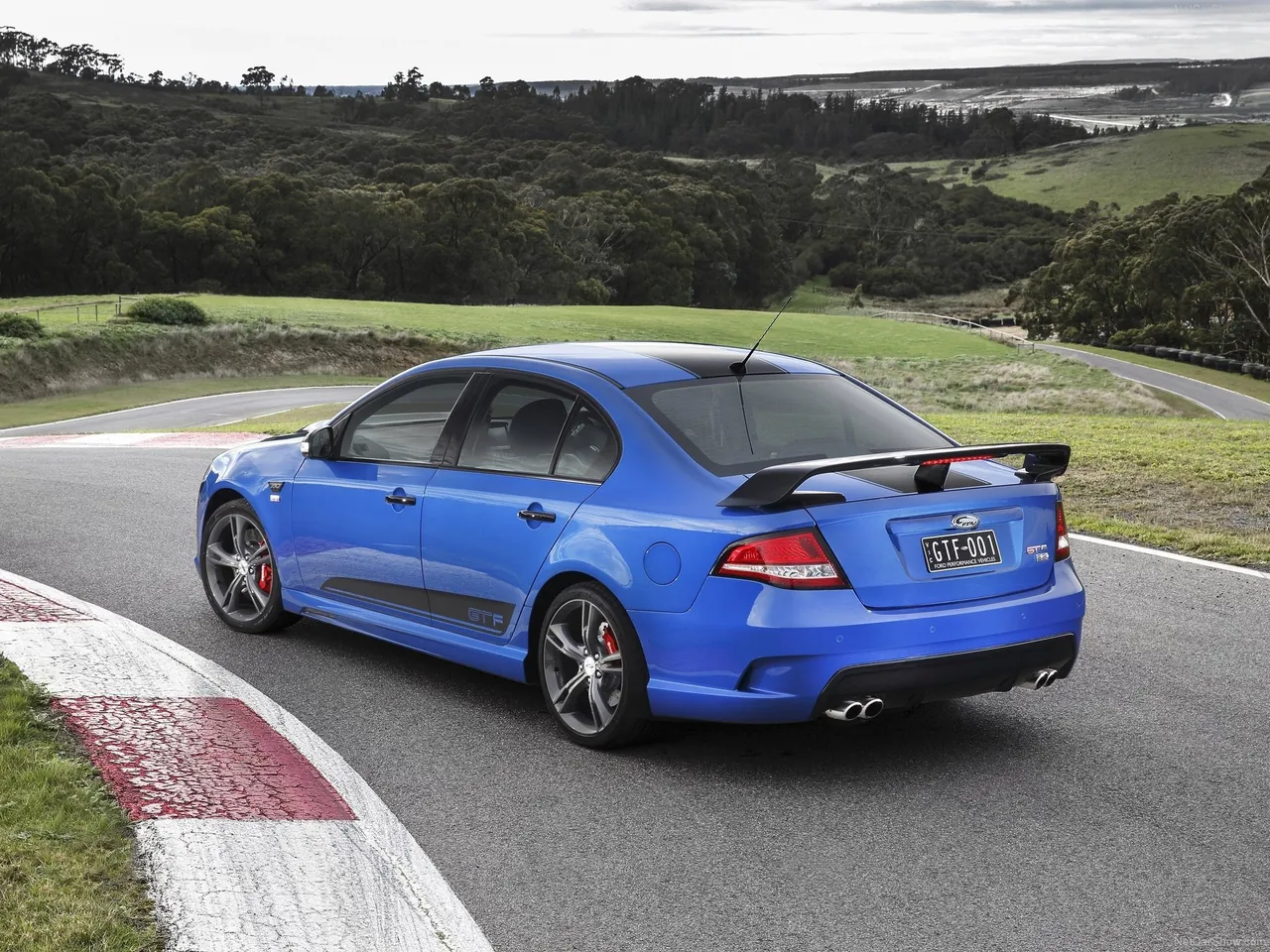 FPV GT F 351 (2014) – zadní tříčtvrteční pohled