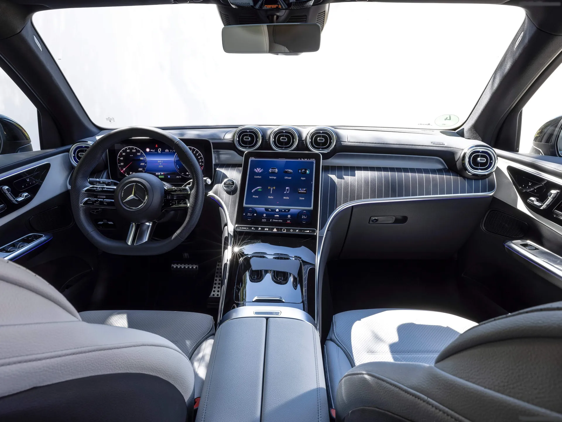 Mercedes-Benz GLC (2023) – interiér