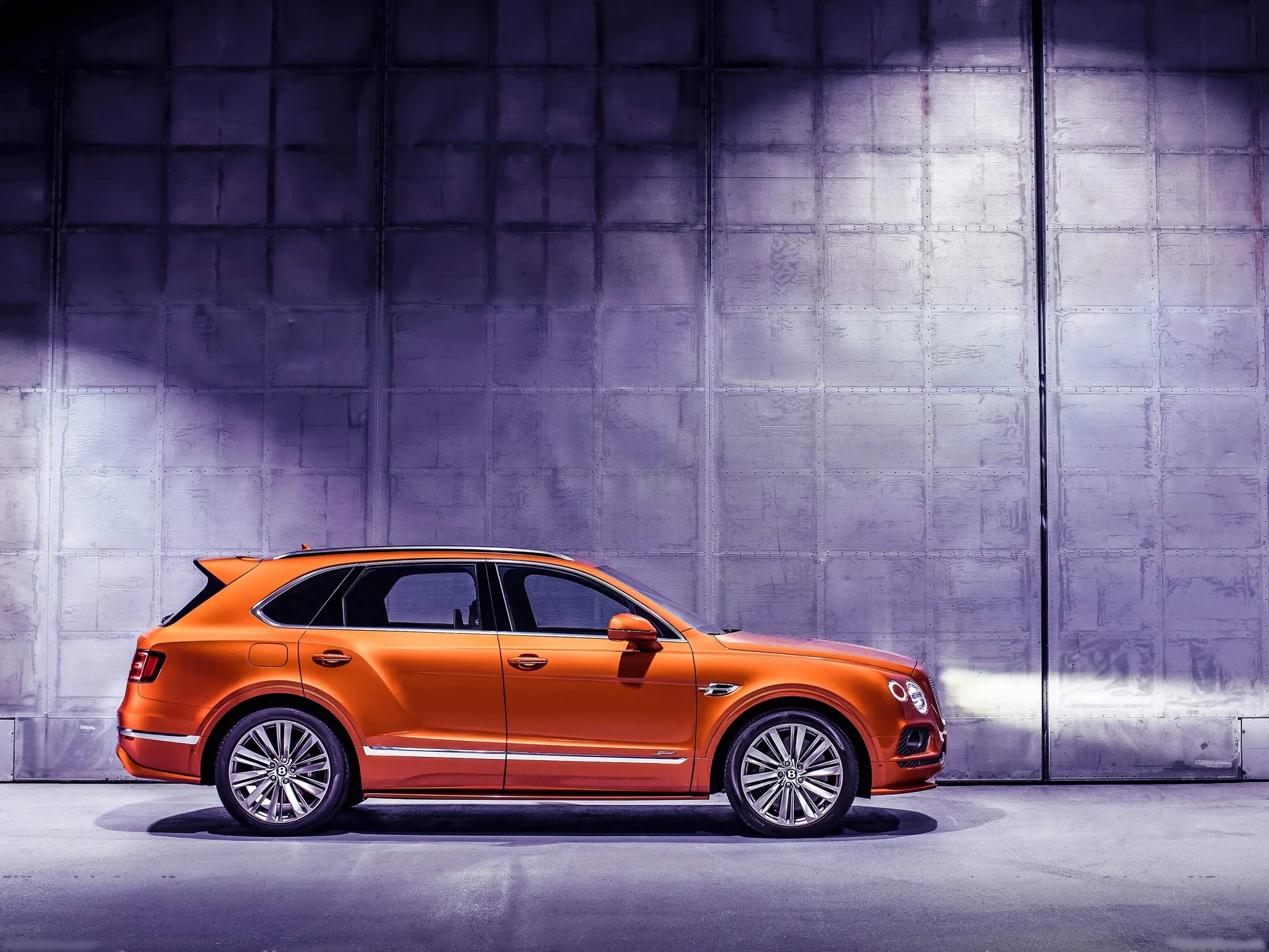 Bentley Bentayga Speed (2020) – boční profil