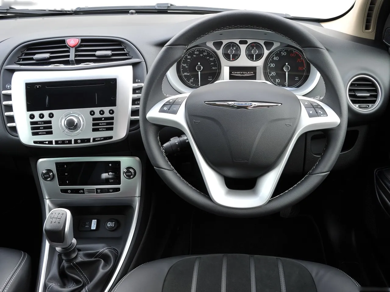 Chrysler Delta (2012) – interiér