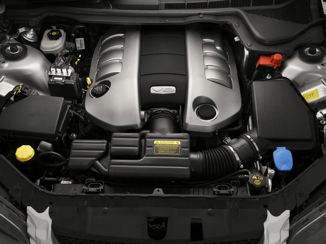 Holden VE Commodore Sportwagon (2008) – motorový prostor