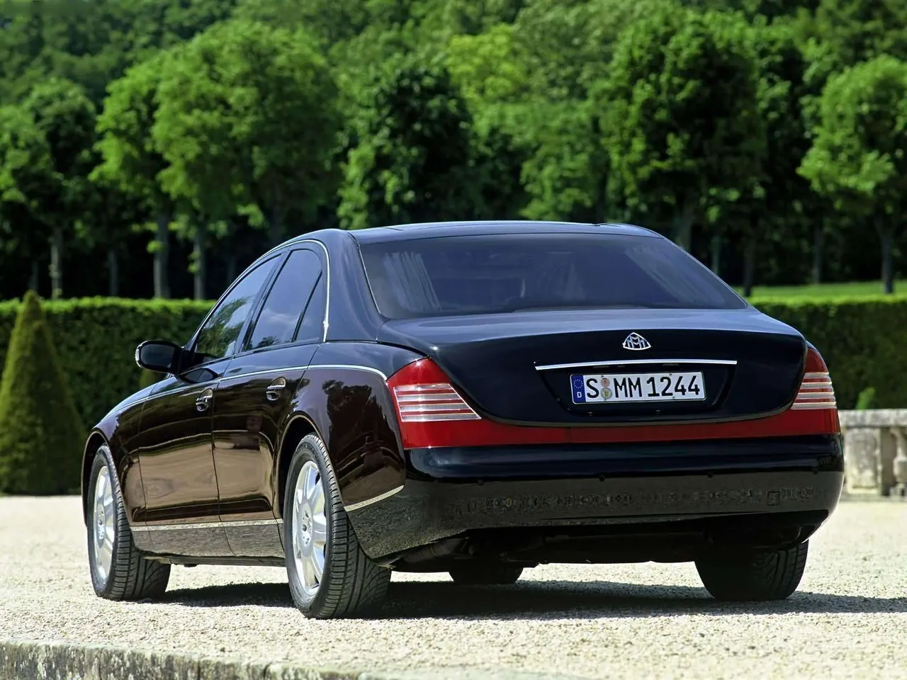 Maybach 57 (2002) – zadní tříčtvrteční pohled