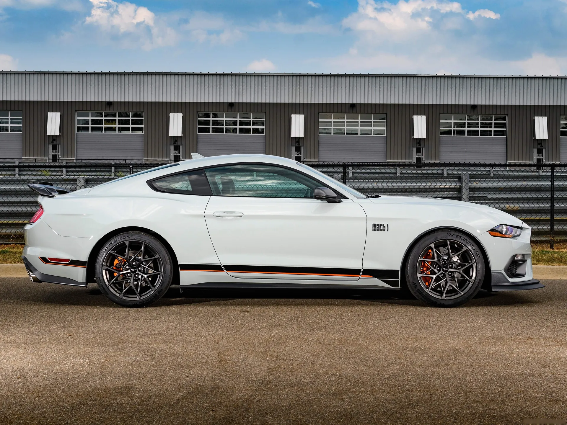 Ford Mustang Mach 1 (2021) – boční profil