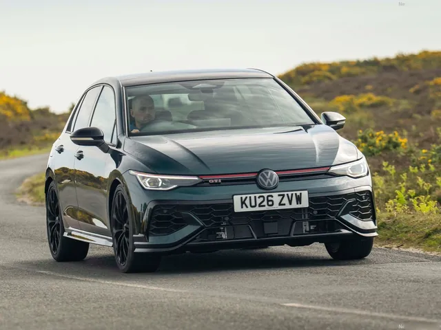 Volkswagen Golf GTI Edition 50 [UK] (2026)