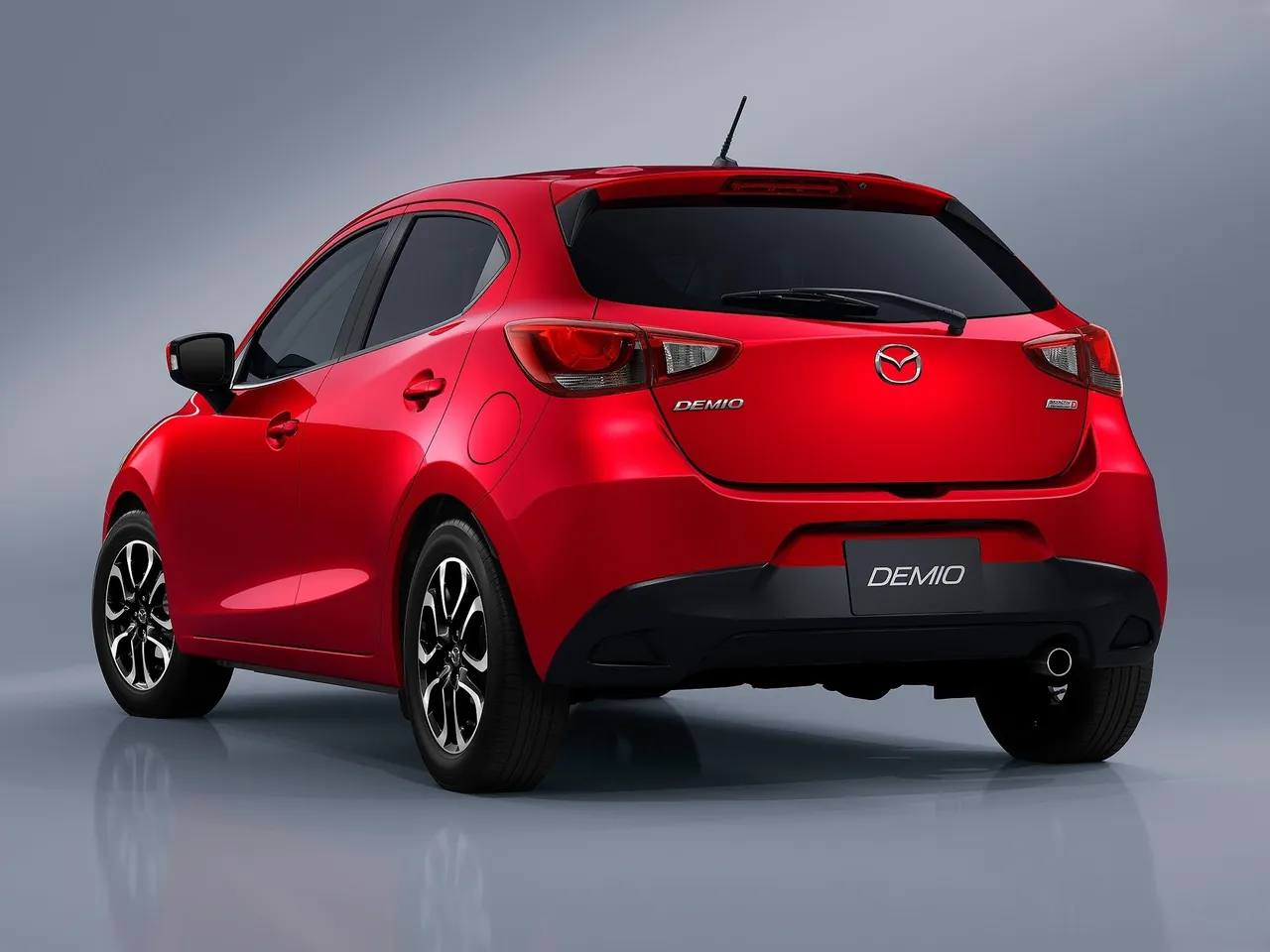 Mazda 2 (2015) – zadní tříčtvrteční pohled