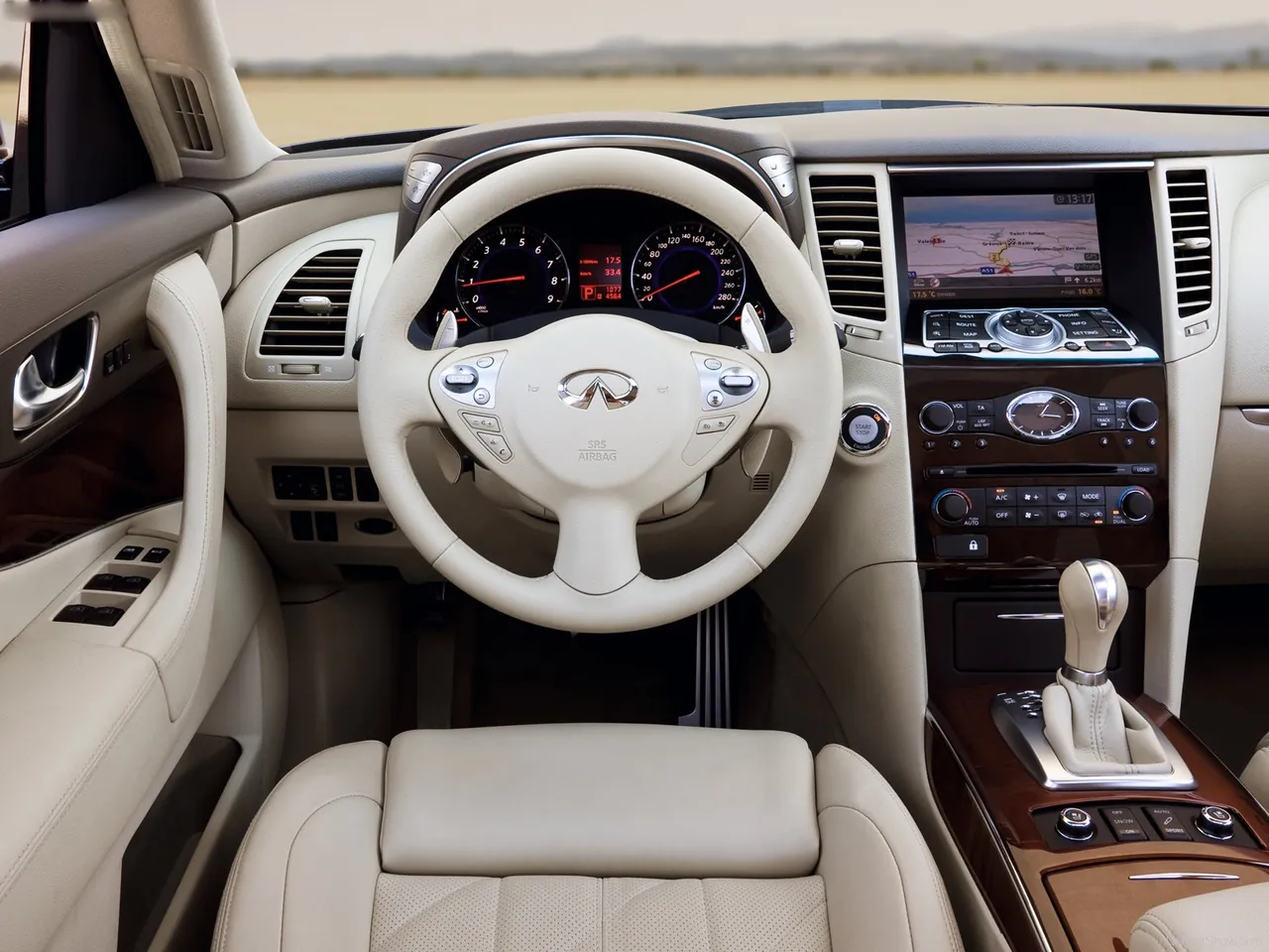 Infiniti FX37 (2009) – interiér