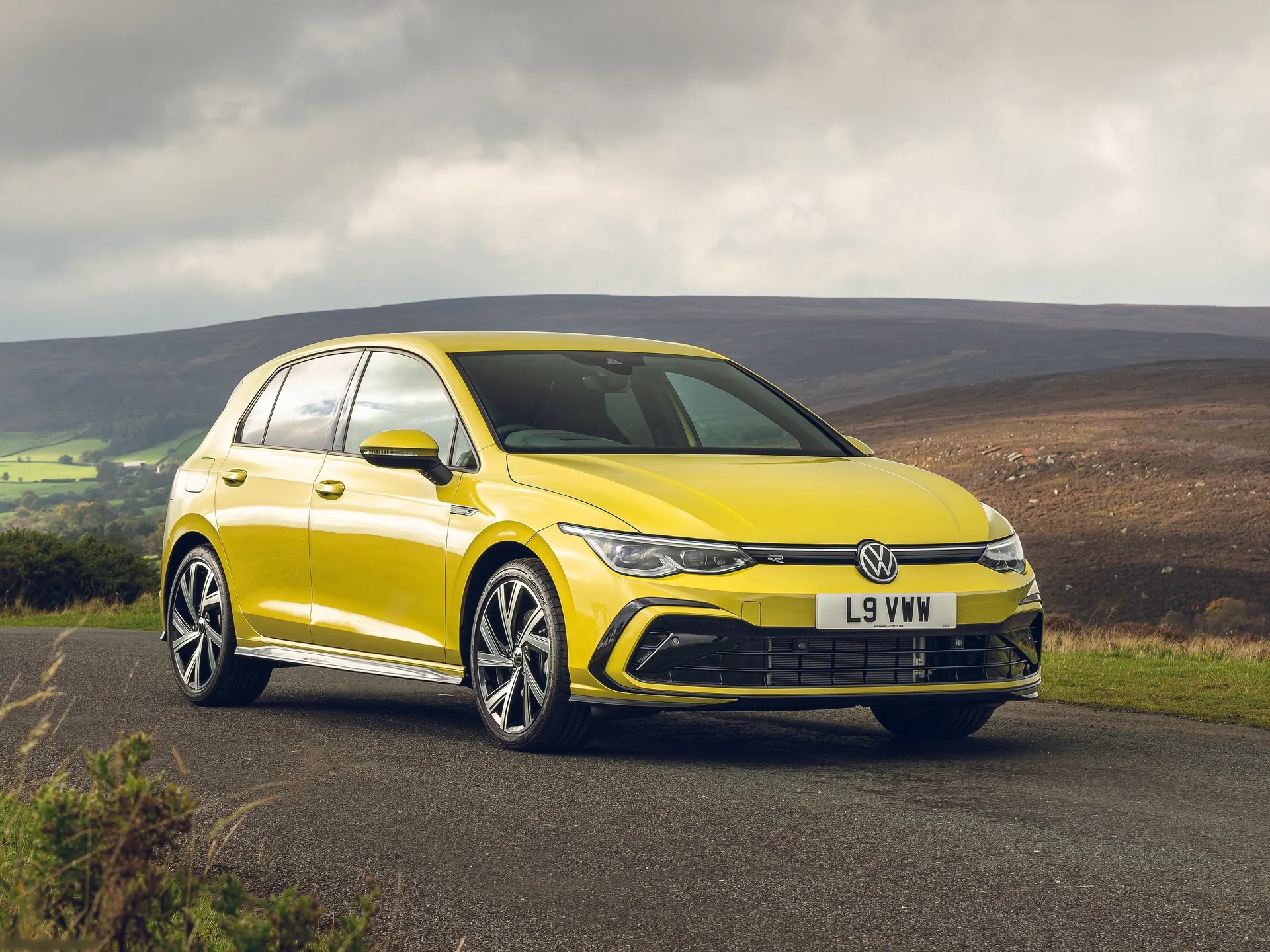 Volkswagen Golf R-Line [UK] (2021)
