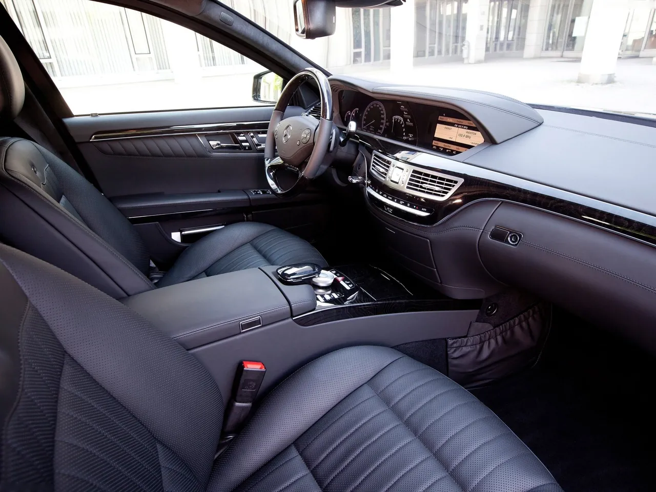 Mercedes-Benz S600 Pullman Guard (2011) - Interior