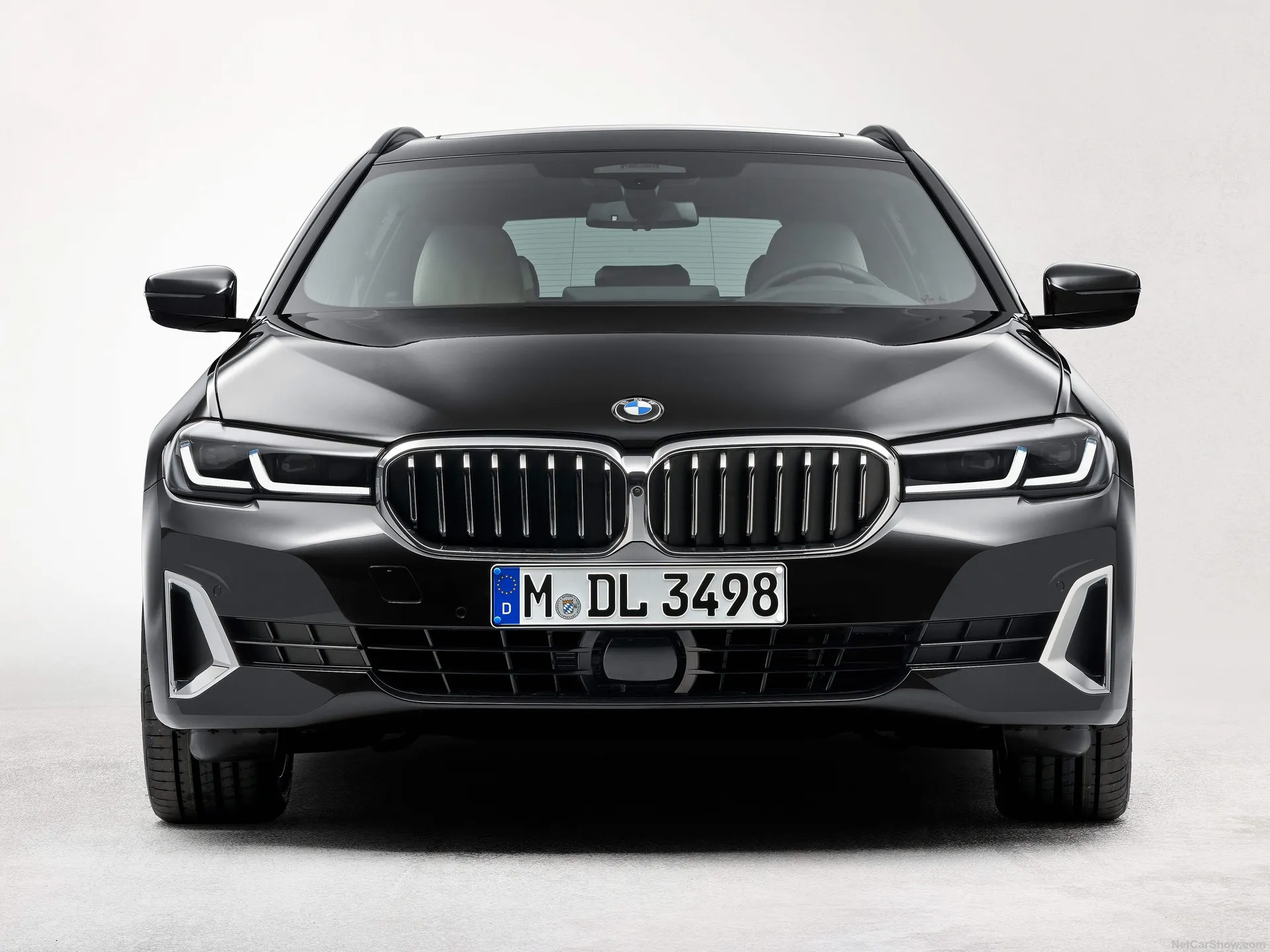 BMW 5-Series Touring (2021) – zepředu