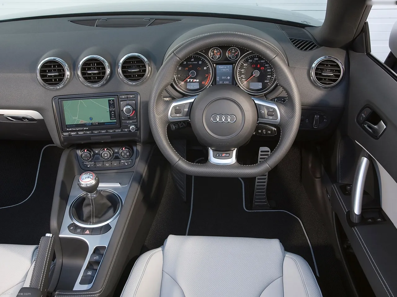 Audi TT RS Roadster (2010) – interiér