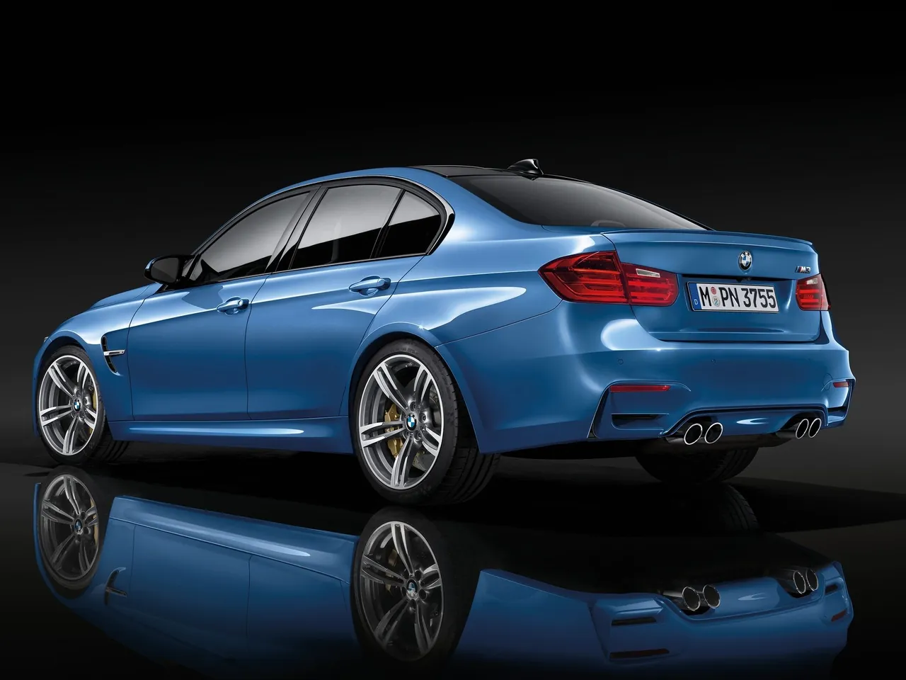 BMW M3 Sedan (2015) – zadní tříčtvrteční pohled