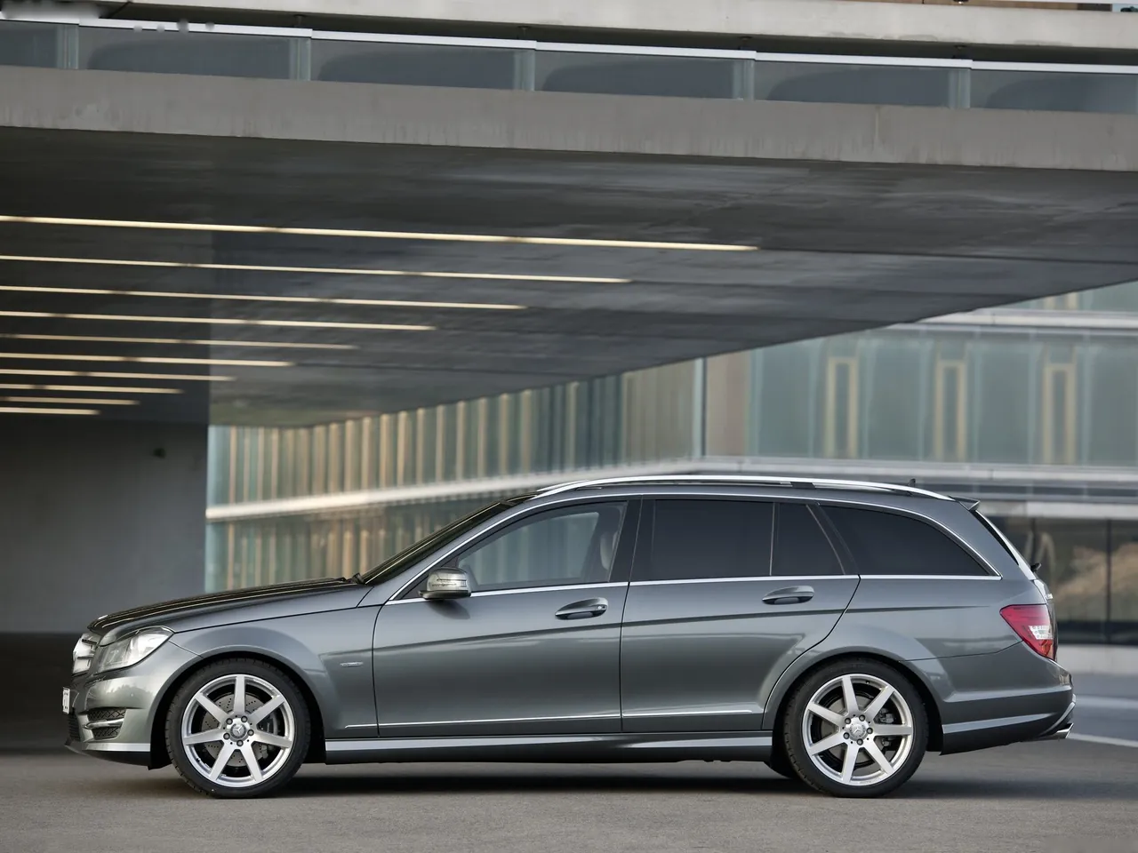 Mercedes-Benz C-Class Estate (2012) - Side Profile