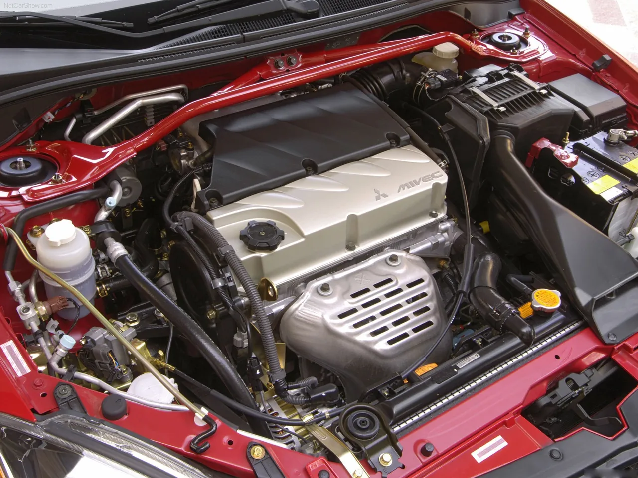 Mitsubishi Lancer Ralliart (2006) - Engine Bay