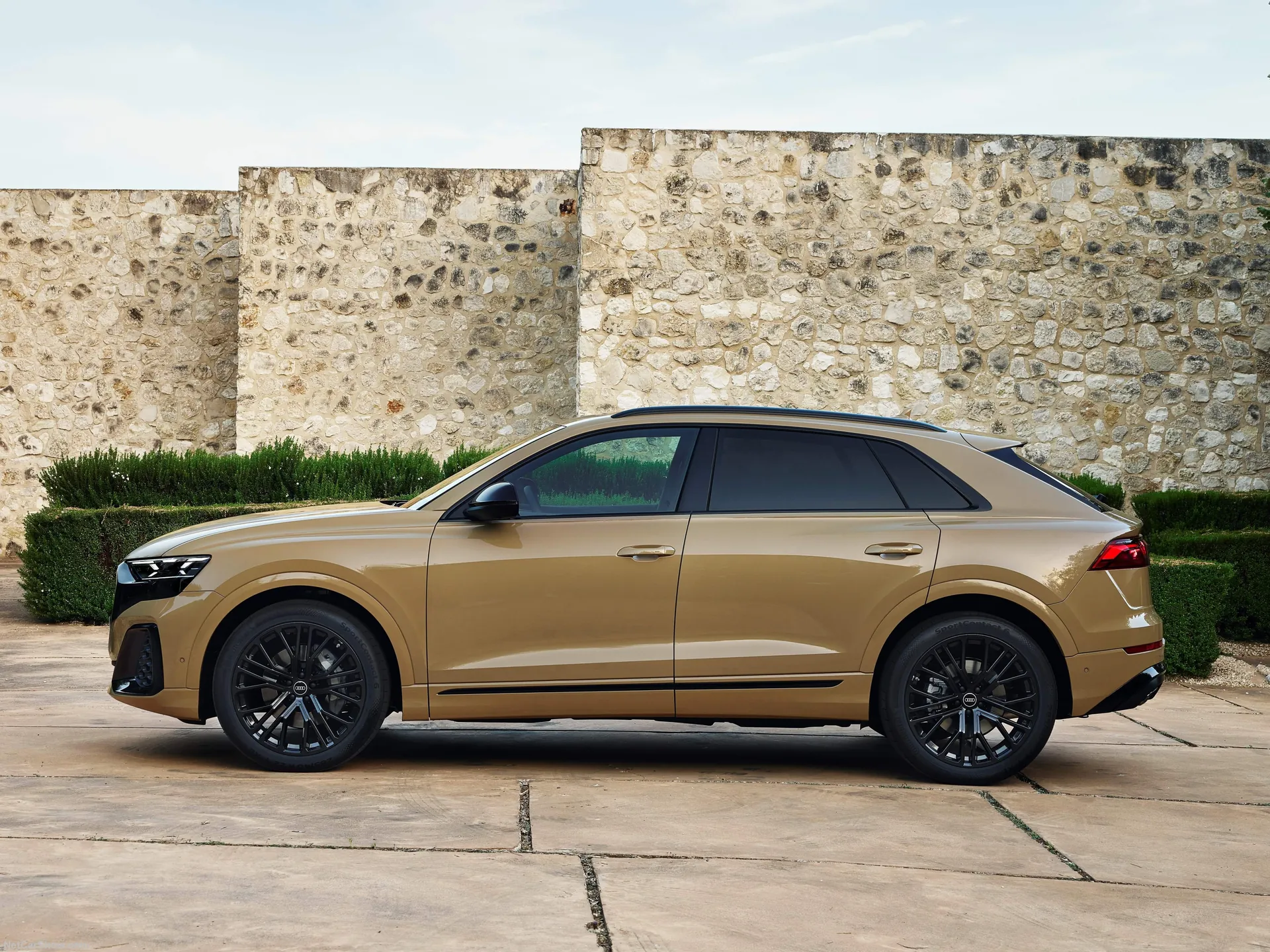 Audi Q8 (2024) – boční profil