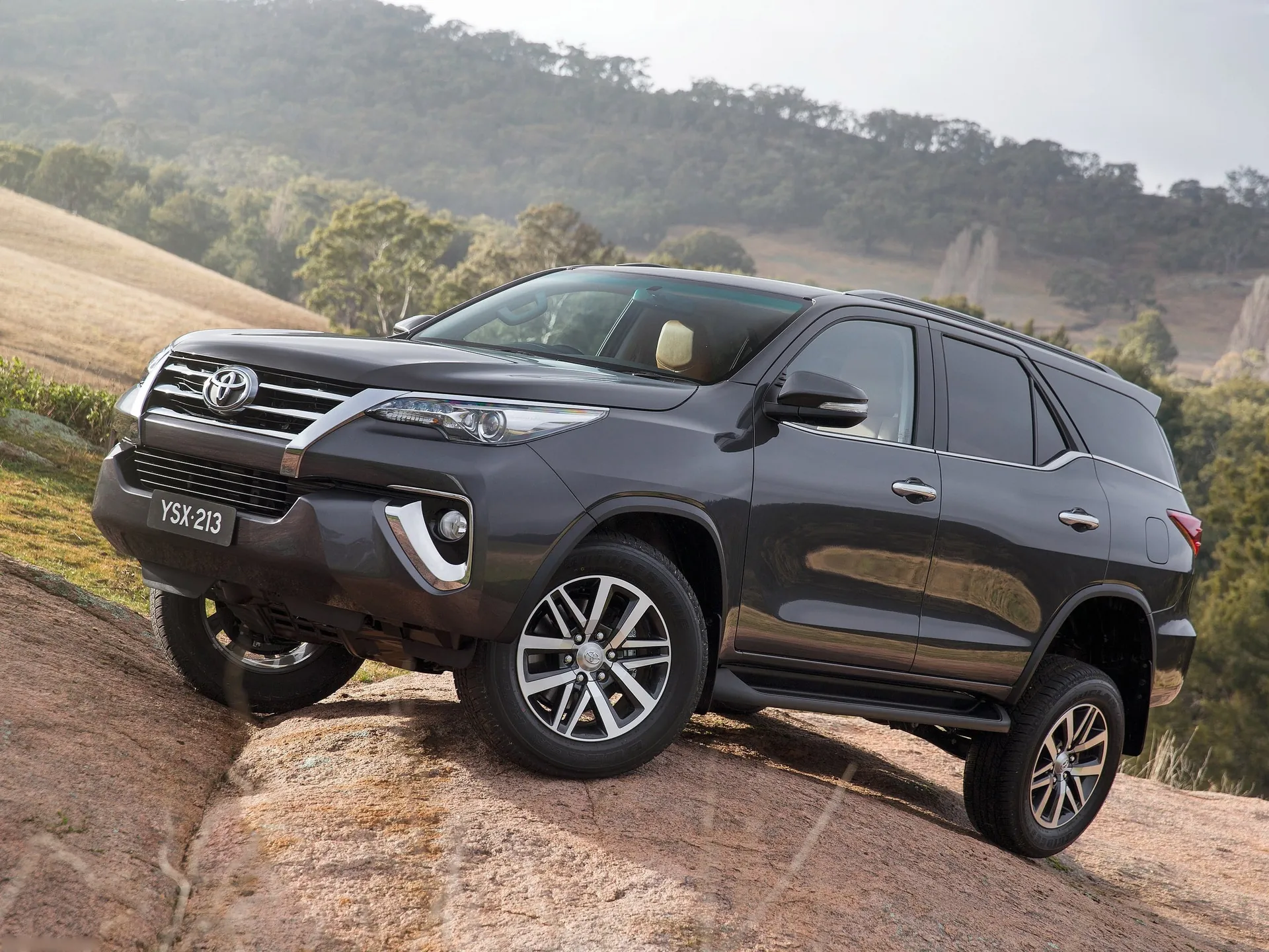 Toyota Fortuner (2016)
