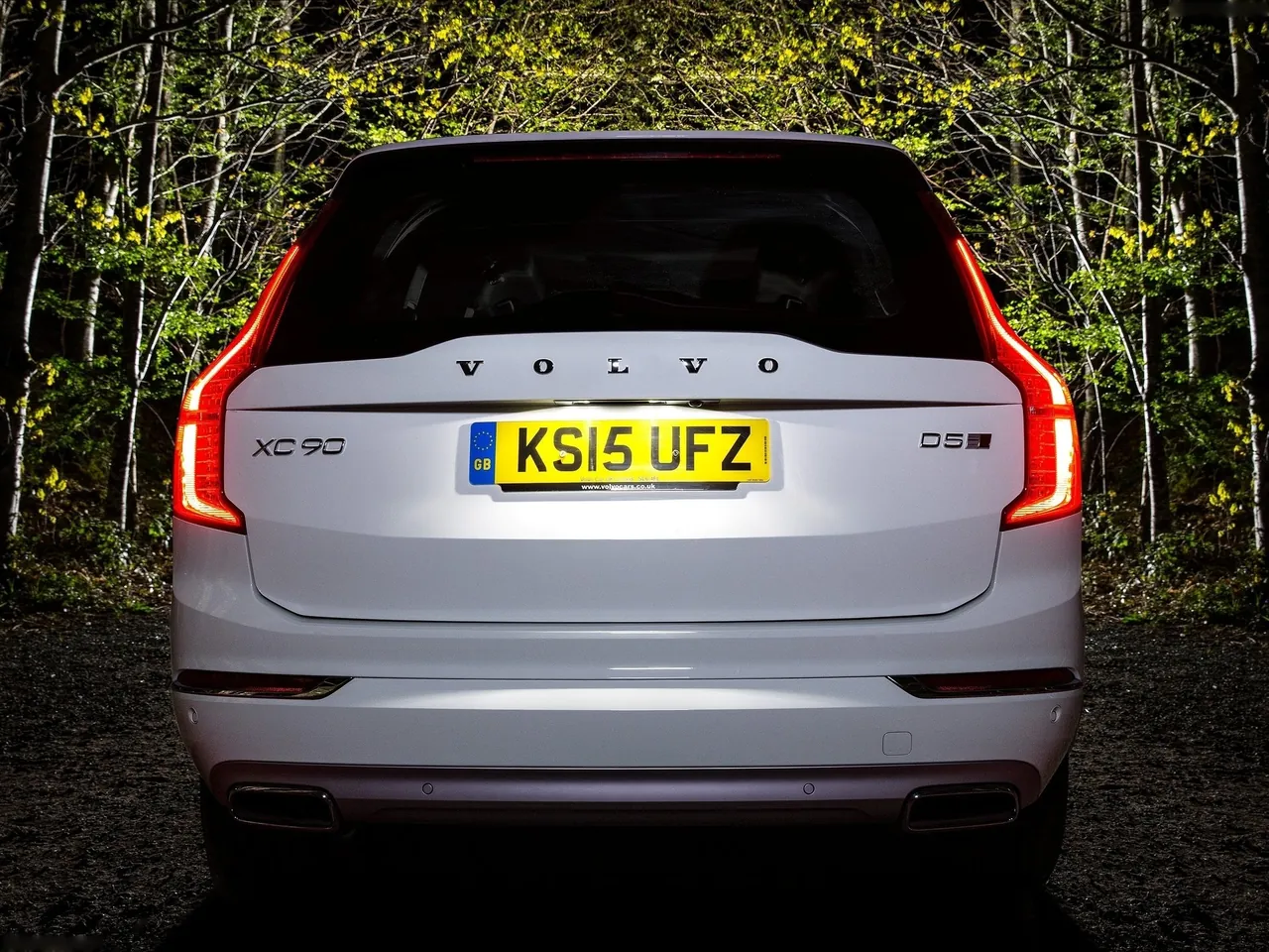 Volvo XC90 [UK] (2015) – zezadu