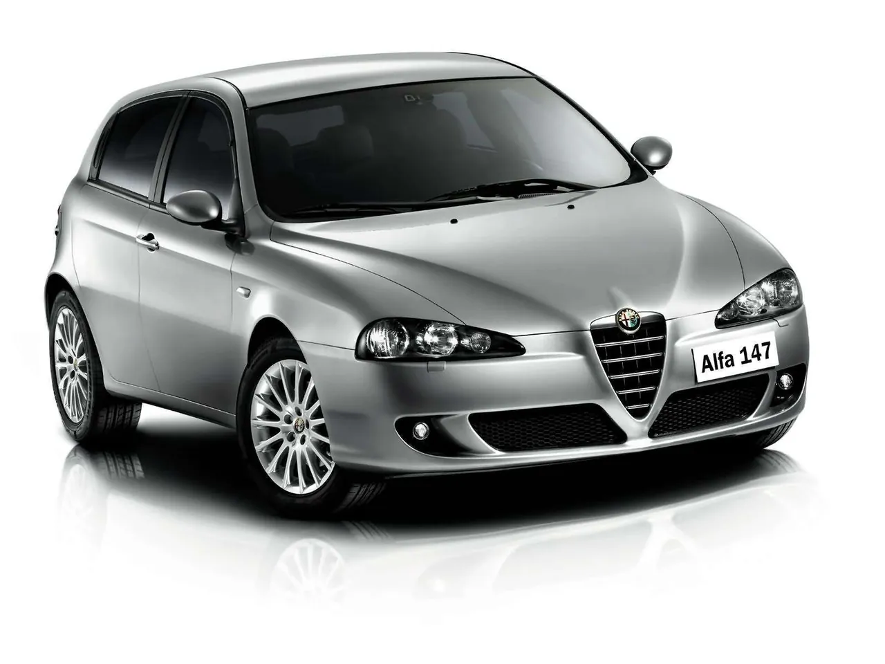 Alfa Romeo 147 5door (2004) – přední tříčtvrteční pohled