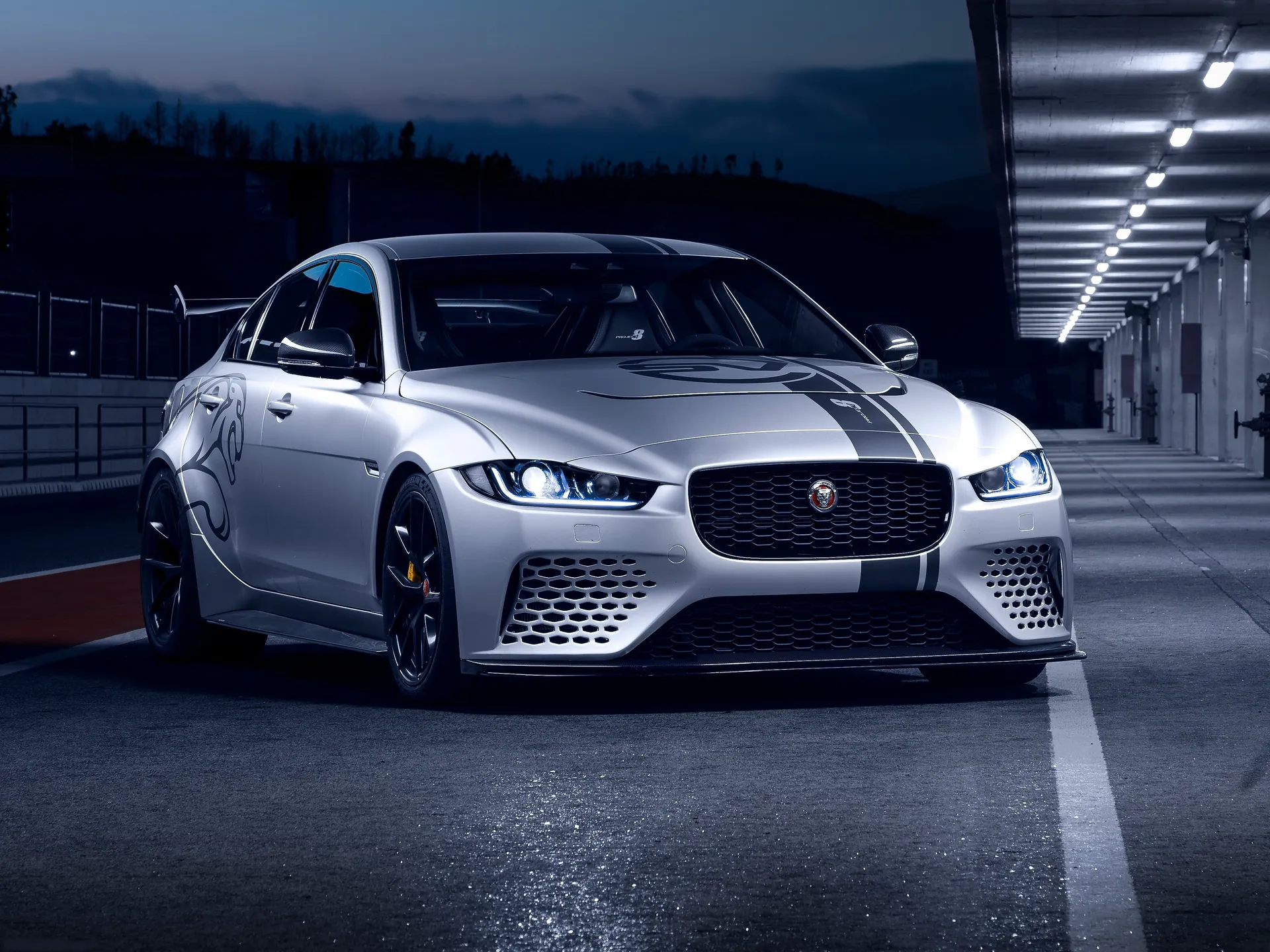 Jaguar XE SV Project 8 (2018)