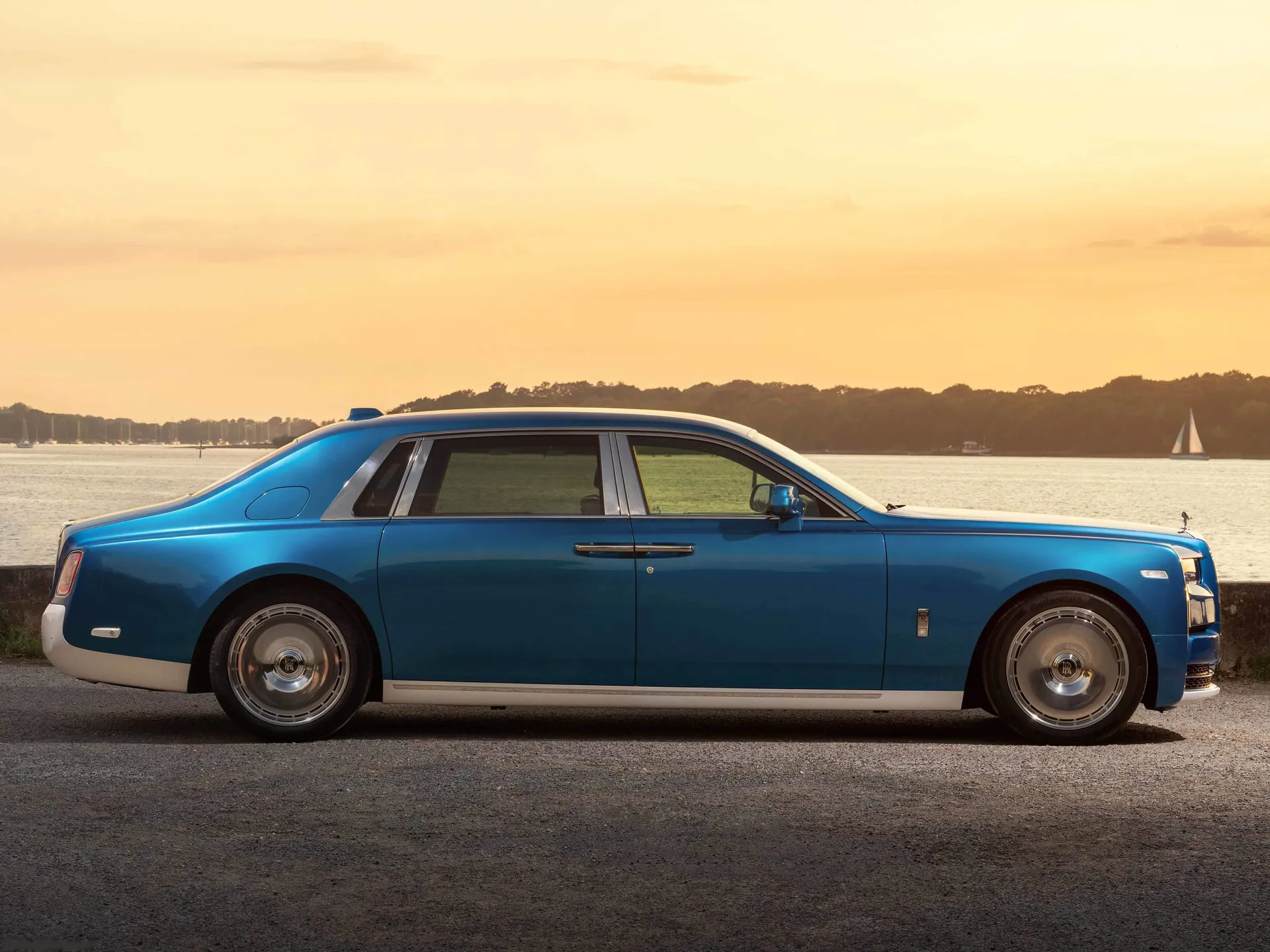 Rolls-Royce Phantom Extended Regatta (2026) – boční profil