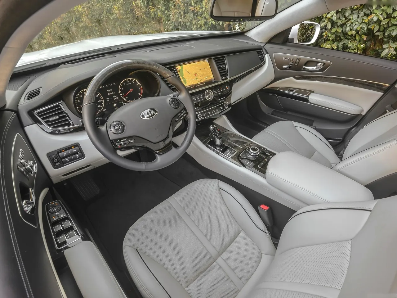 Kia K900 (2015) – interiér