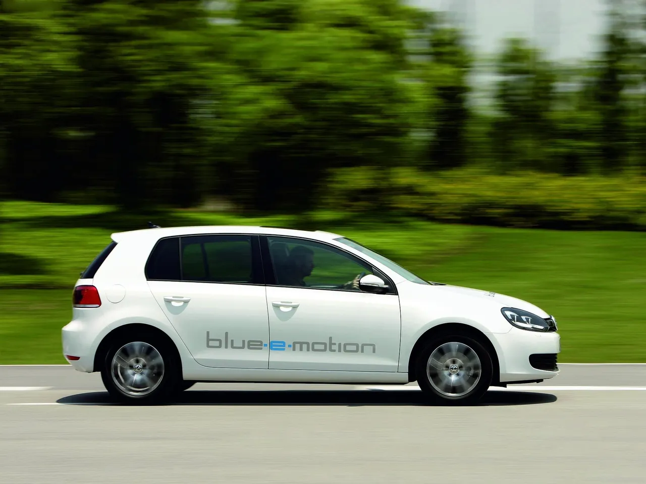 Volkswagen Golf blue-e-motion Concept (2010) - Side Profile