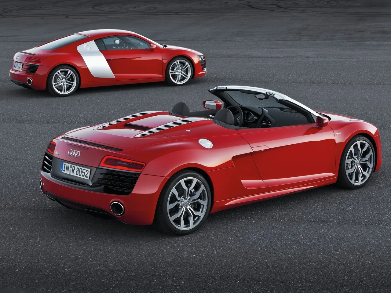 Audi R8 V10 Spyder (2013) – zadní tříčtvrteční pohled