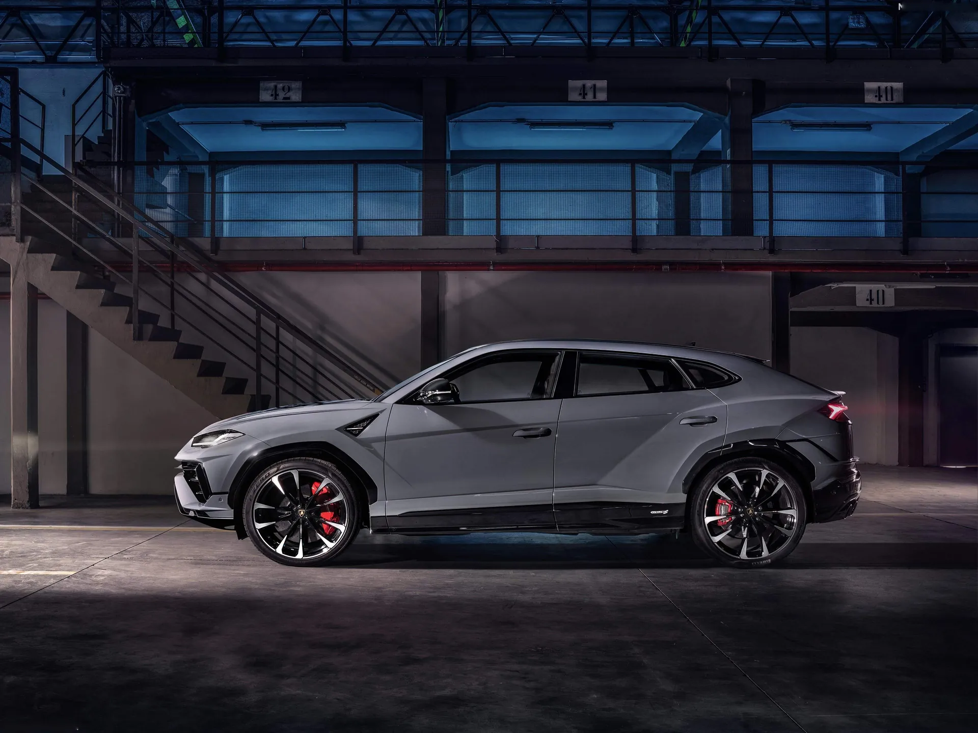 Lamborghini Urus S (2023) – boční profil