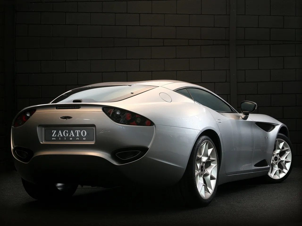 Zagato Perana Z-One (2009) – zadní tříčtvrteční pohled