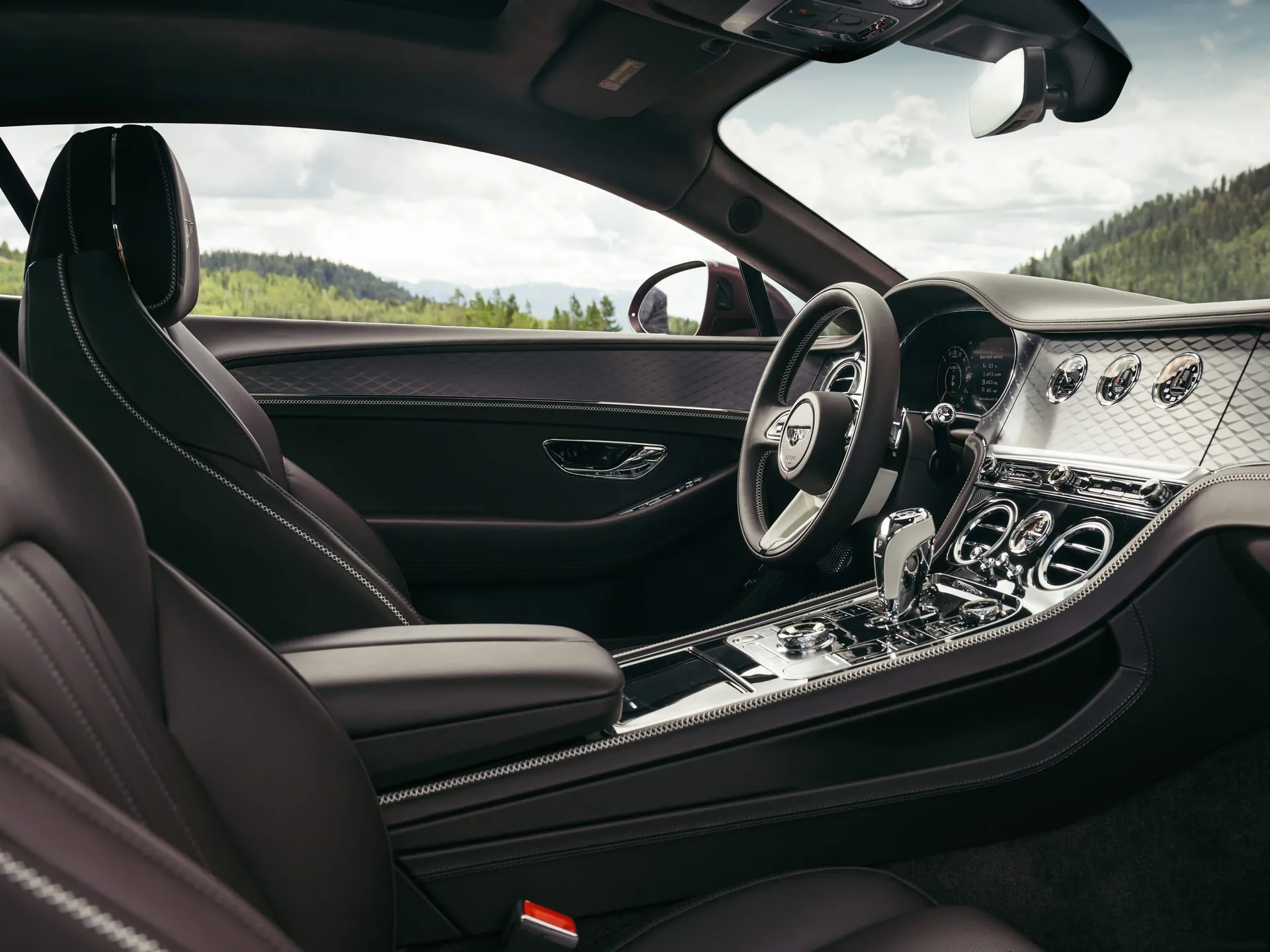 Bentley Continental GT (2026) – interiér