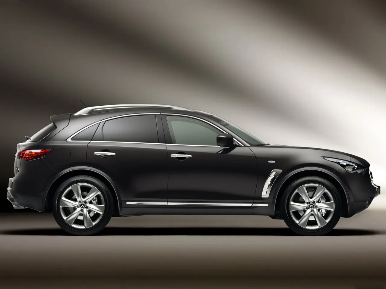 Infiniti FX37 (2009) – boční profil