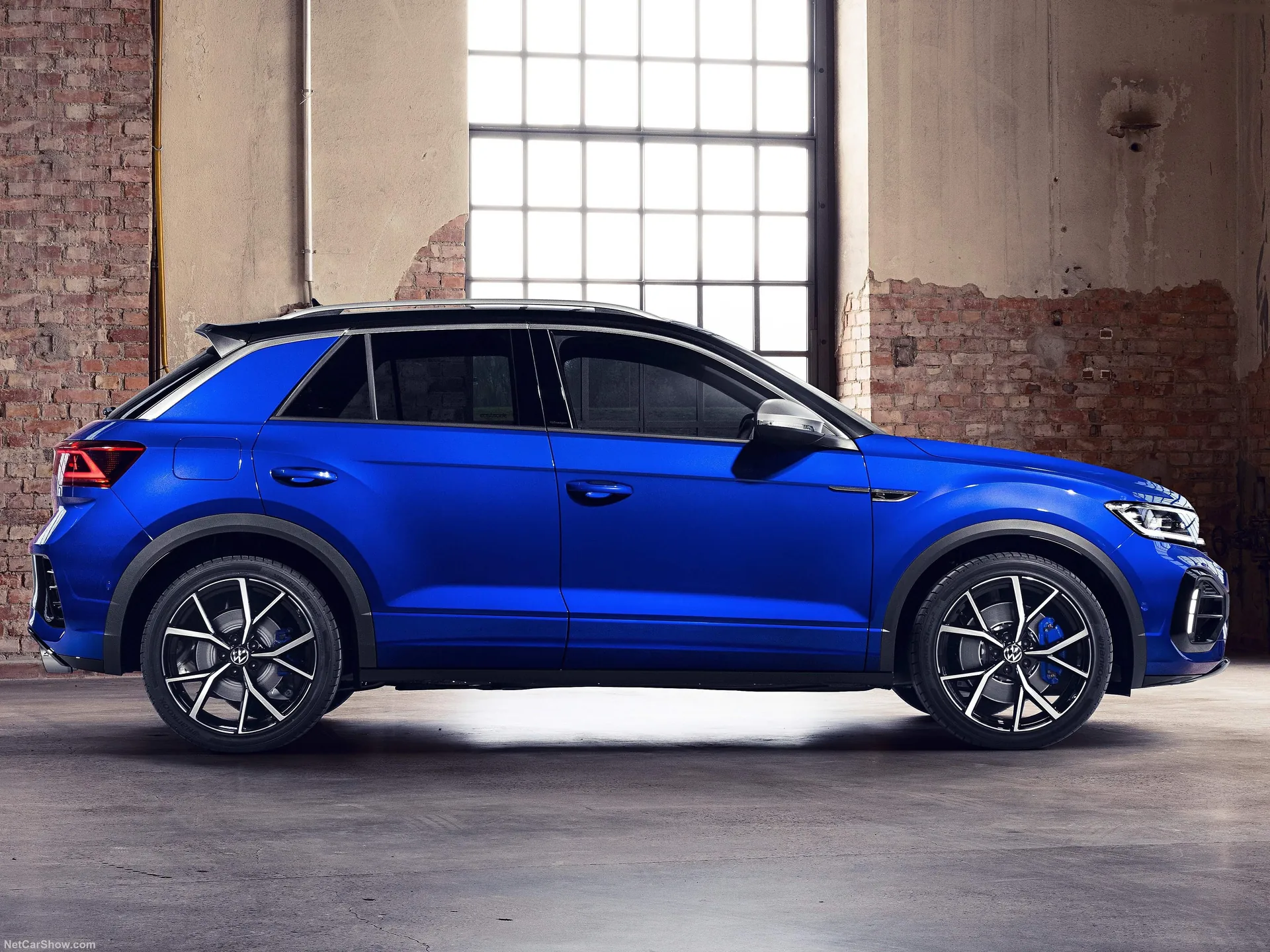 Volkswagen T-Roc R (2022) – boční profil