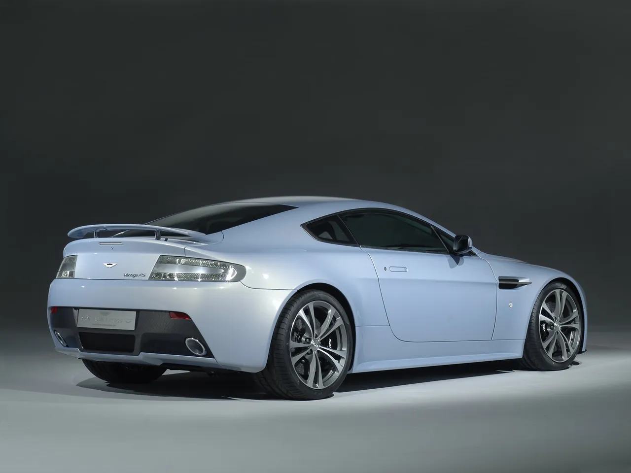 Aston Martin V12 Vantage RS Concept (2007) – zadní tříčtvrteční pohled